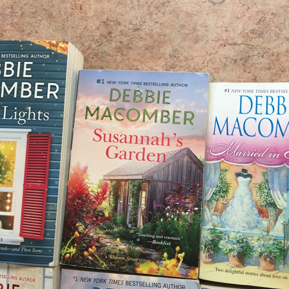 Debbie Macomber Book Collection - Picture 3 of 10